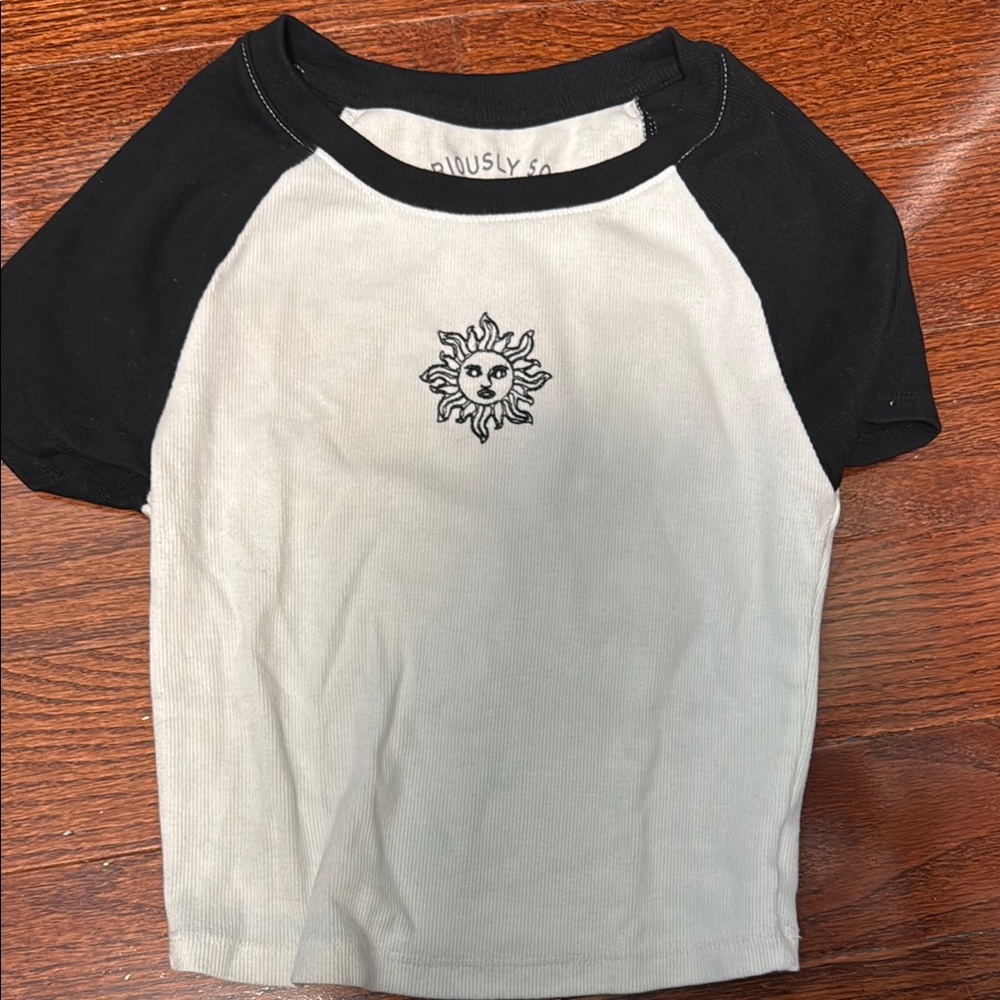Aeropostale Black Crop Top with Stylish Design